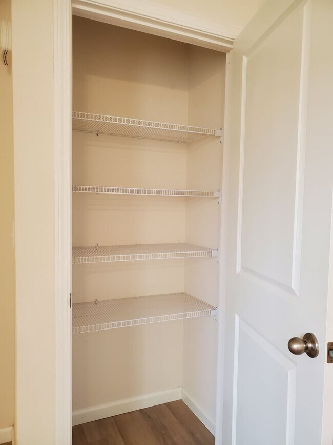 Building Photo - 1 bed, 1 bath Apartment