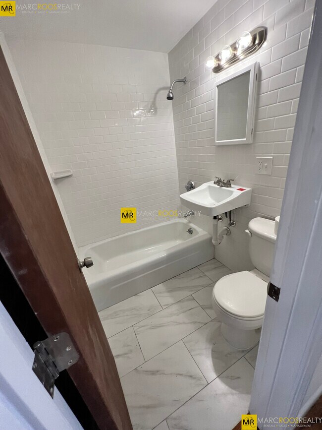 Building Photo - 176 North Beacon St