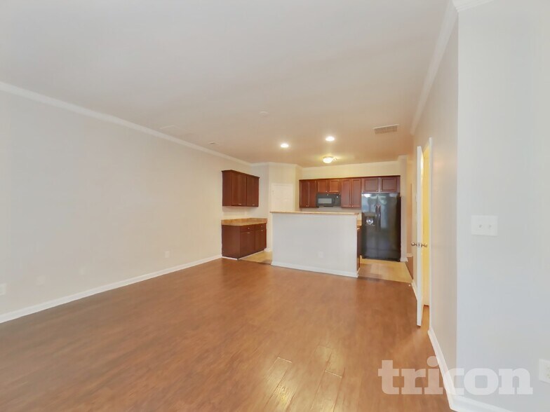 Building Photo - 3364 Estes Dr