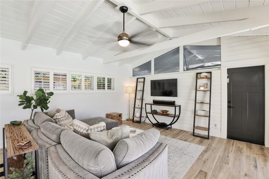 Building Photo - 278 Tropic Dr