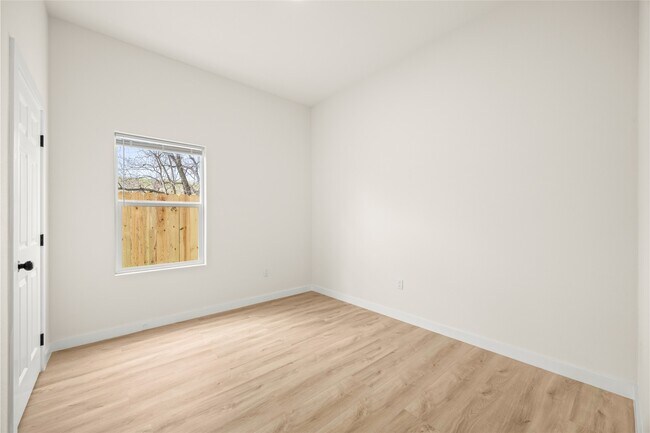 Building Photo - 9709 Pelsey St