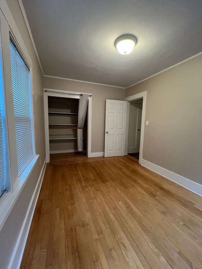 Building Photo - Come check out this Lovely home located in...