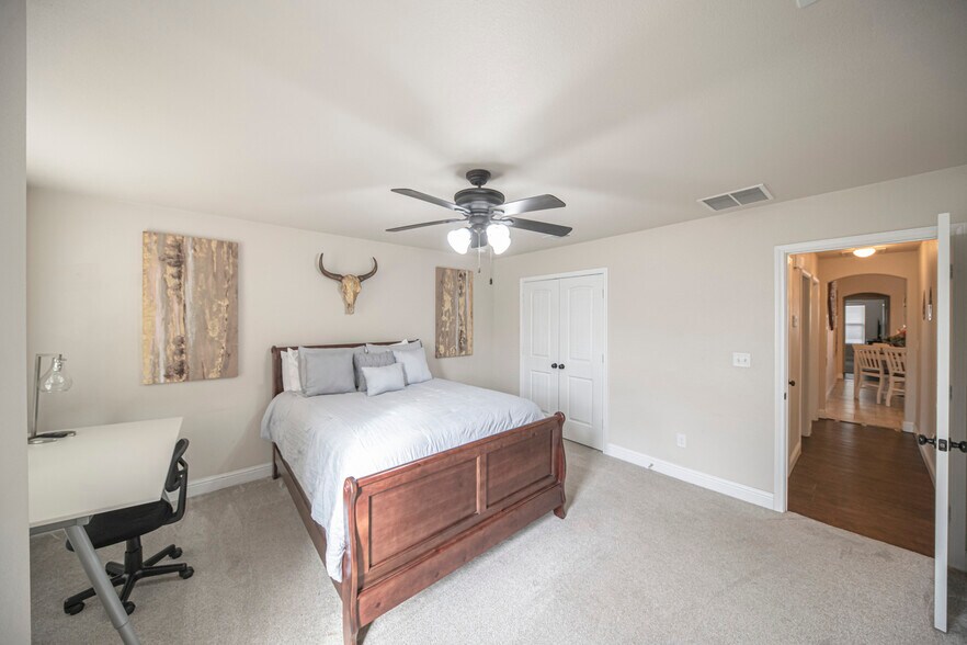 Building Photo - 6922 Ranch Hand Dr