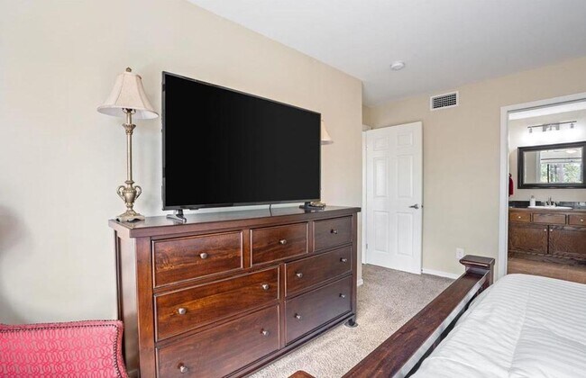 Building Photo - 102 Cambrian Way