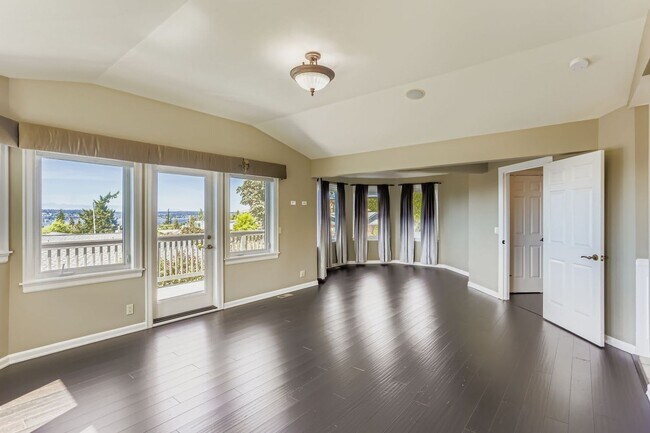 Building Photo - 4bd/3.25ba Kirkland house