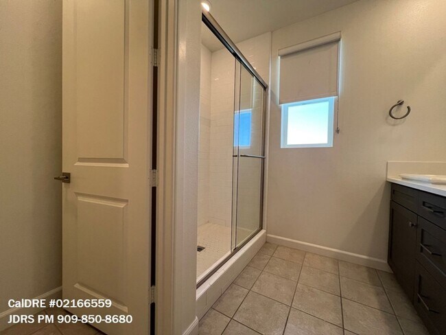 Building Photo - Yorba Linda 3 Bedroom Condo