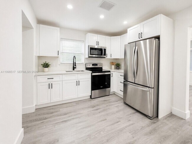 Building Photo - 736 NW 41st St