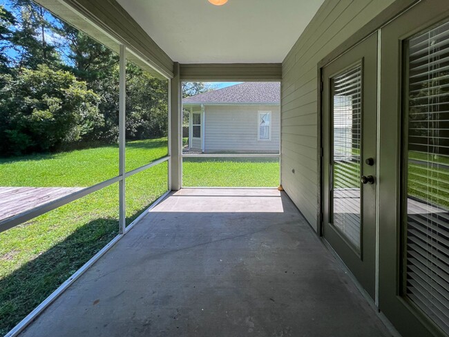 Building Photo - 3BR/2BA Pet Friendly Home in Sorrento! Ava...