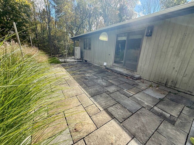 Building Photo - *AMAZING Sprawling Ranch Home*
