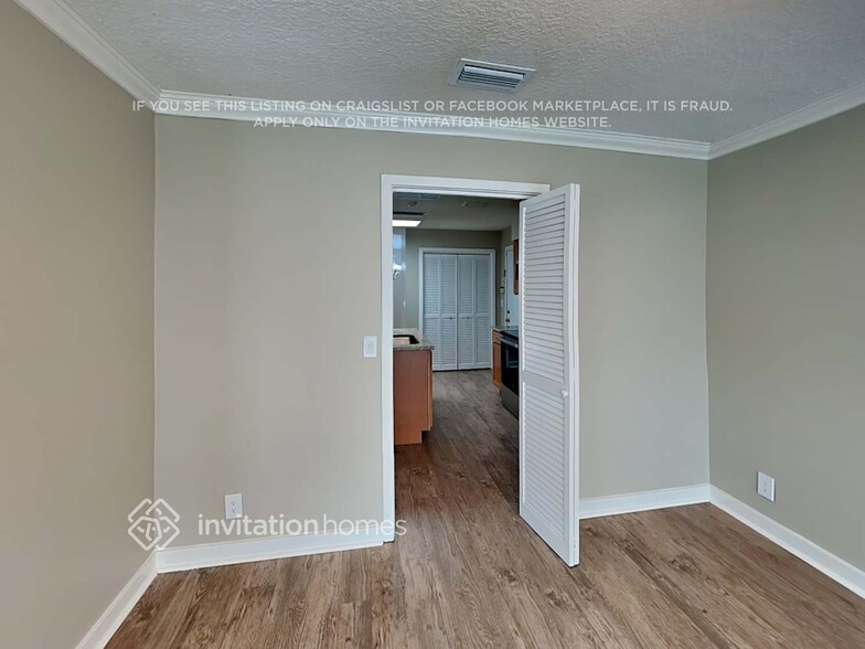 Building Photo - 8652 Villa San Jose Dr E