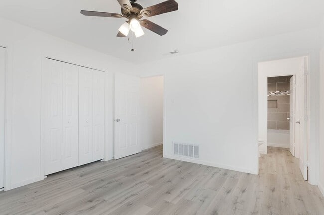 Building Photo - Leon Valley~Spacious 2 Bedroom~Updated Kitchen with Stainless Steel Appliances~2 Car Garage~Backyard