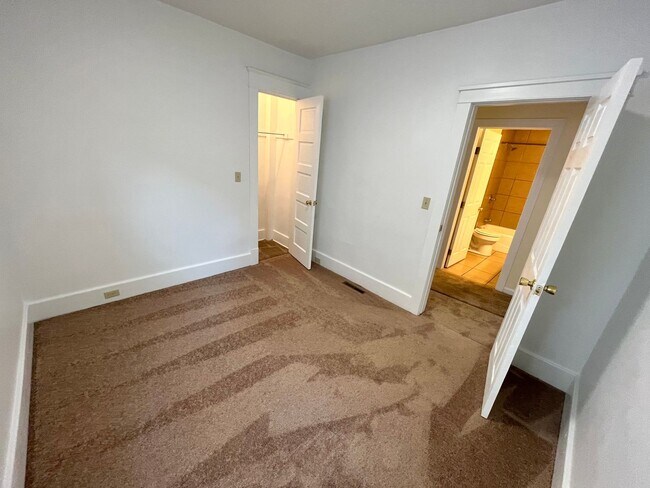 Building Photo - 306/308w2nd