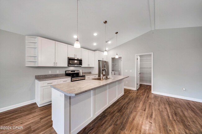 Building Photo - 205 Woodlawn Ct