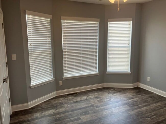 Building Photo - Beautifully Renovated House