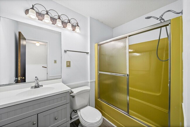 Building Photo - 3 Bedroom 2 Bath Country Home For Rent in Dover!