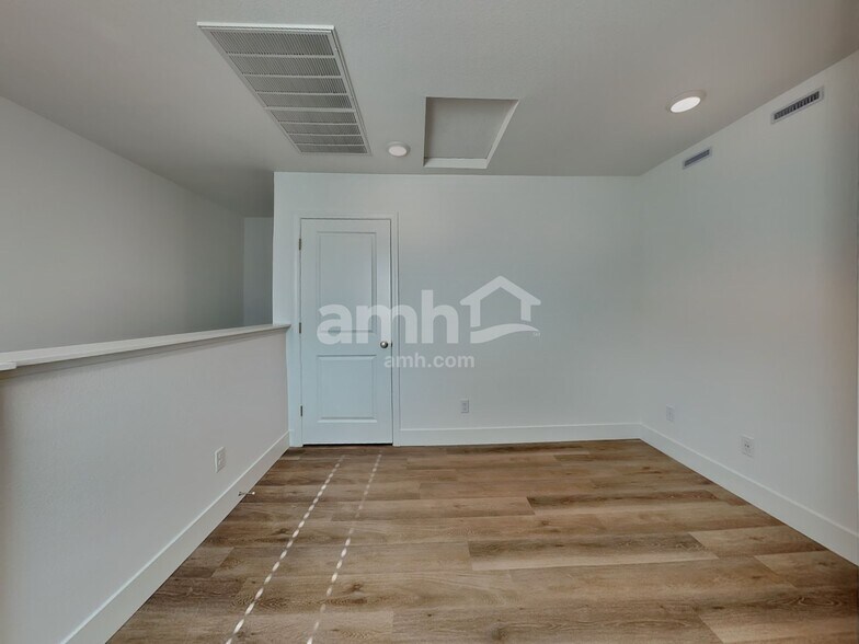 Building Photo - 9141 Fiesta Impatiens Ct