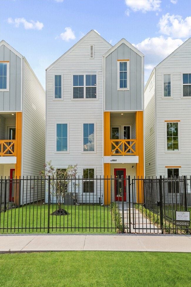 Building Photo - 3903 F Pinemont Dr