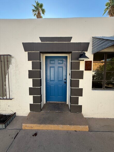 Primary Photo - 1401 W Clarendon Ave