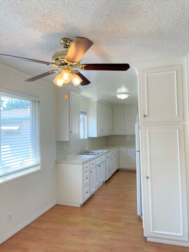 Building Photo - 4916 Hazeltine Ave