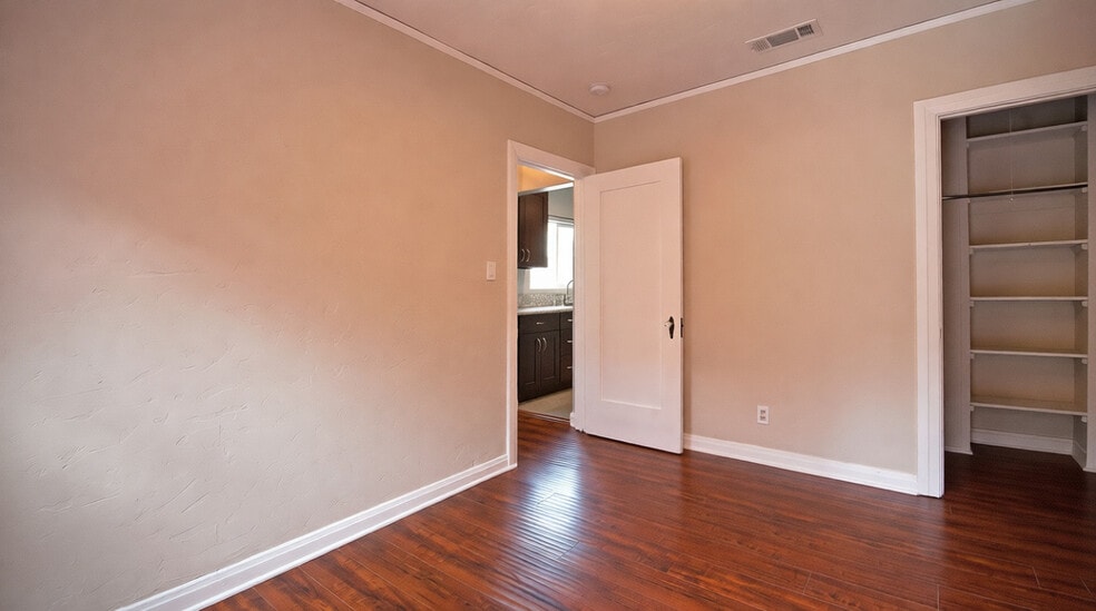 Building Photo - 4032 Garden Ave