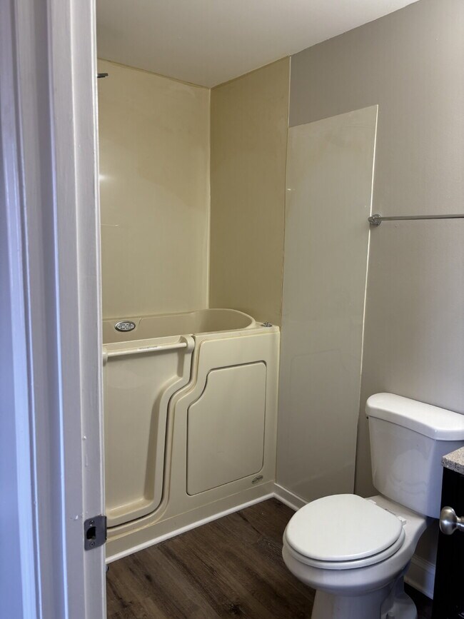 Building Photo - 3409 Dailey Rd