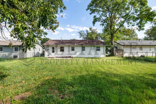 Building Photo - 1403 W Lydia St