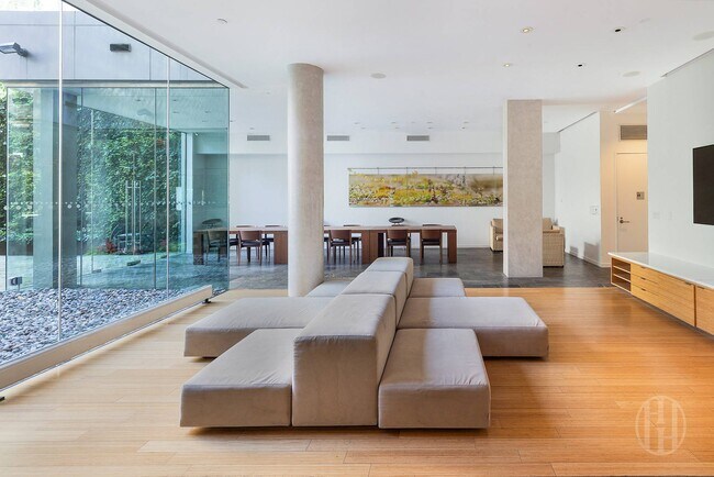 Building Photo - 303 E 33rd St