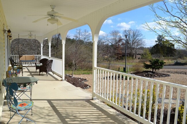 Building Photo - East Gate Area | Home | Unfurnished