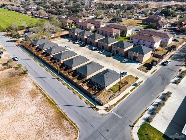 Building Photo - 9 West Dr