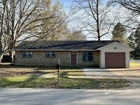 Building Photo - FOR RENT - 3 Bedroom, 1 Bath!