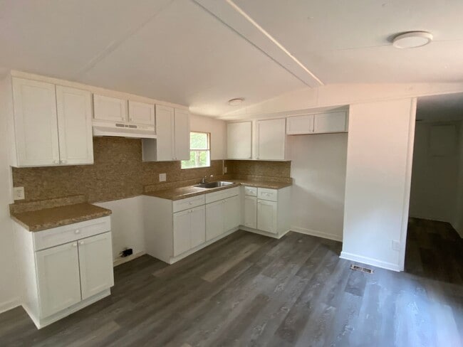 Building Photo - Newly remodeled home is located in Lancaster, SC 29720.