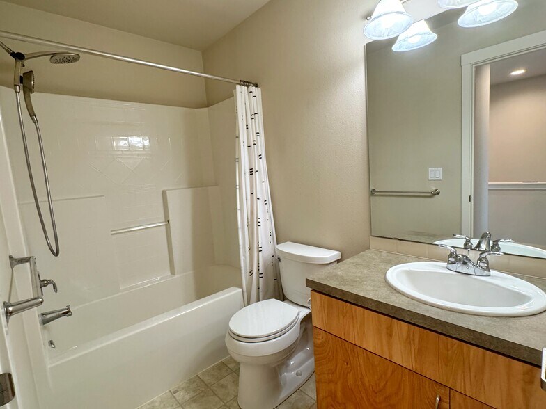 Guest bathroom - 79 Sky Ridge Rd NW
