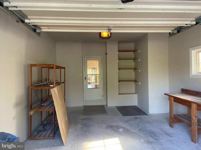 Building Photo - 480 Braceland Dr