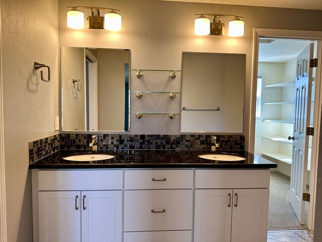 Building Photo - Lovely 4 bedroom in Wilsonville