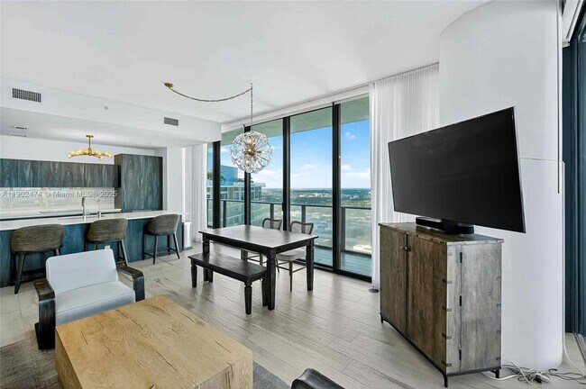 Building Photo - 480 NE 31st St