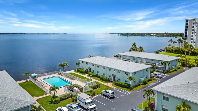 Building Photo - Palms at Waters Edge 3344-M6