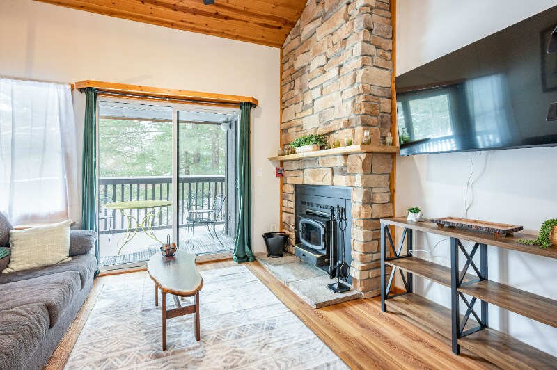 Building Photo - 2 Spruce Trail