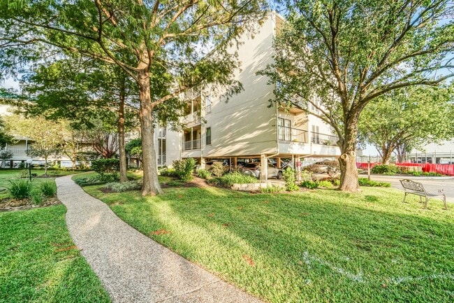 Building Photo - 351 Lakeside Ln