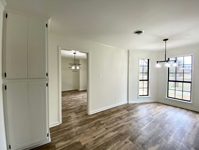 Building Photo - 2102 Fillmore Dr
