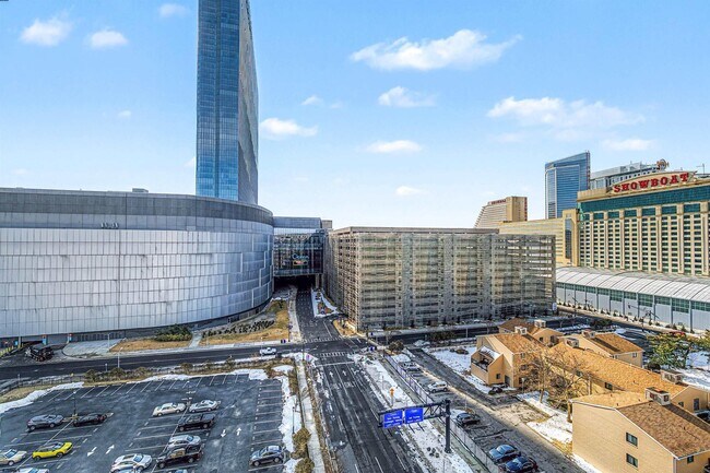 Building Photo - 526 Pacific Ave