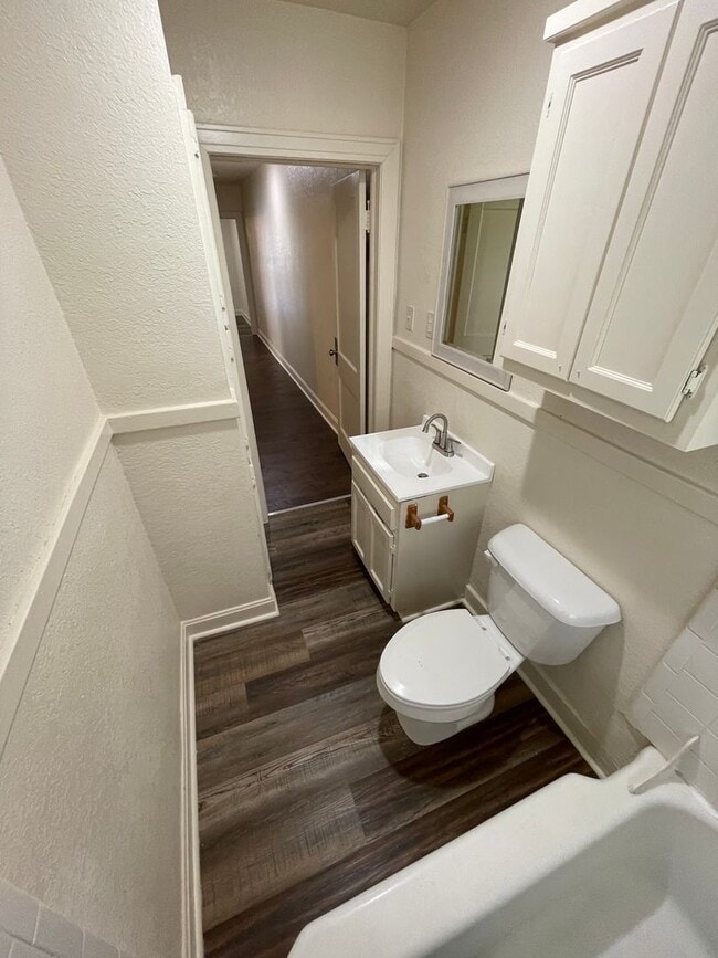 Building Photo - 1013 S 25th St