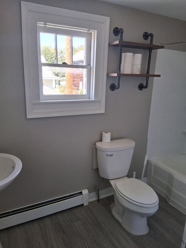 Building Photo - 1BR//1 B  Single Family Home  Mapleside Ne...