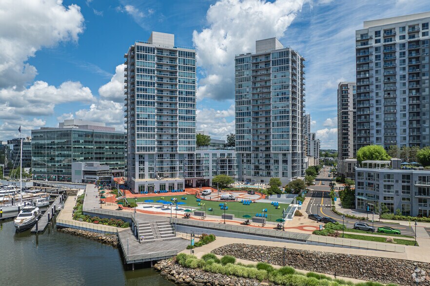 Building Photo - Beacon Harbor Point