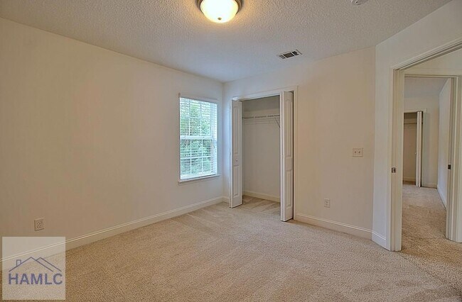 Building Photo - 188 Grandview Dr