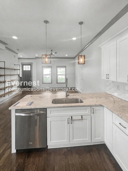 Building Photo - 2209 15th Ave N