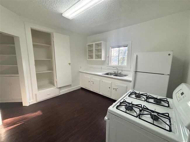Building Photo - 3312 Oak Springs Dr