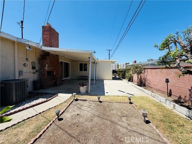 Building Photo - 1525 W Houston Ave