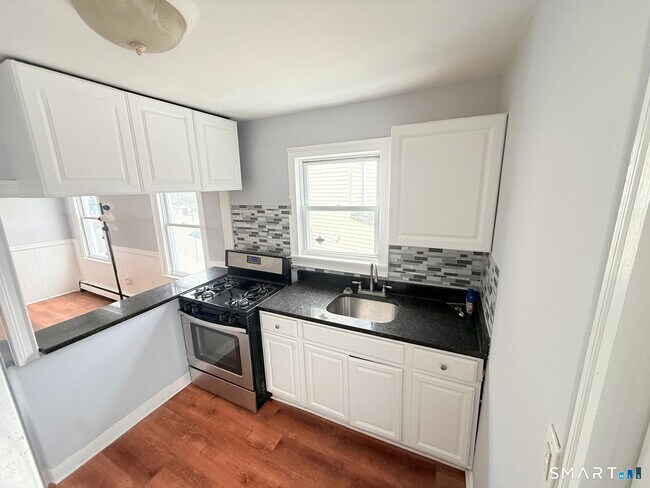 Building Photo - 240 Wood Ave