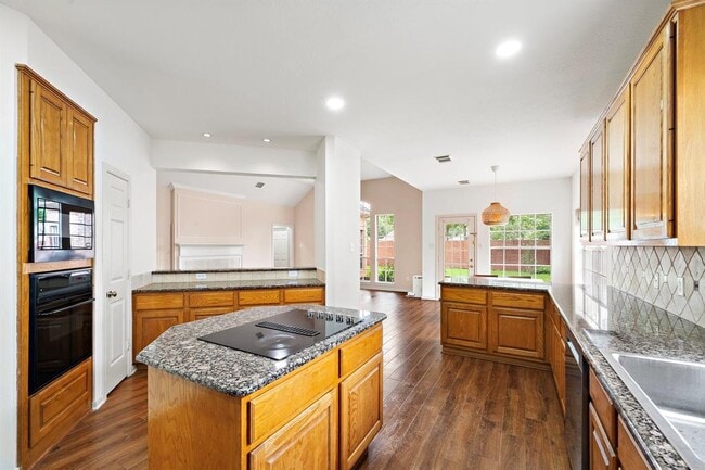 Building Photo - 7319 Emerald Glen Dr