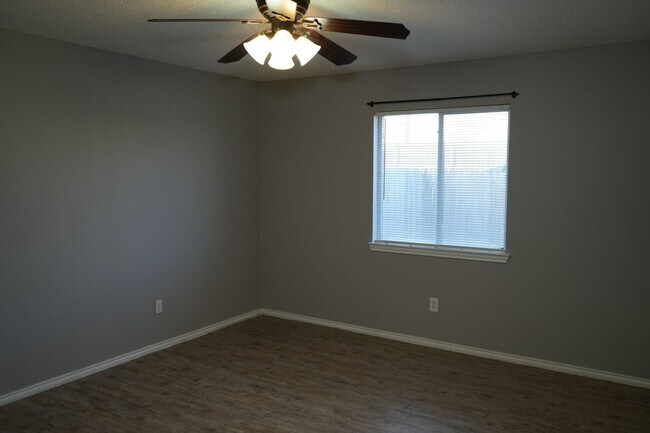 Building Photo - 412 Kline Ave